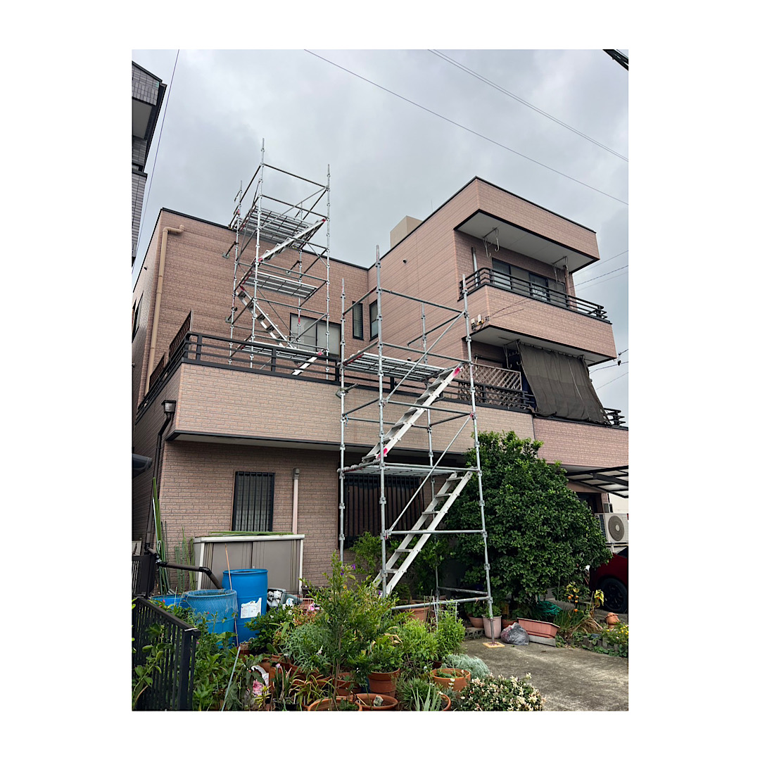 3階建て住宅 昇降用足場組み立て工事 画像