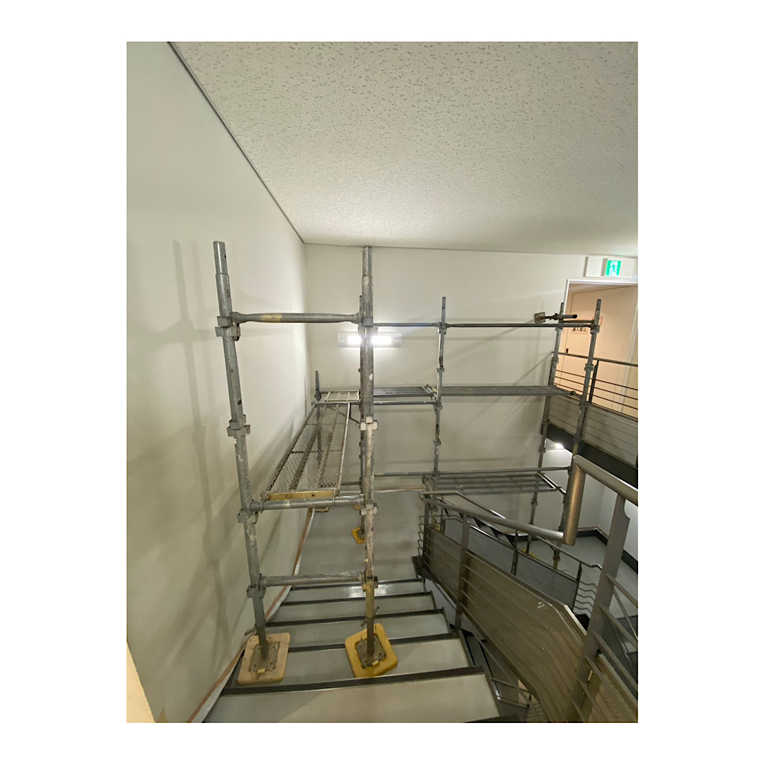 工場内部ステージ足場 アイキャッチ画像