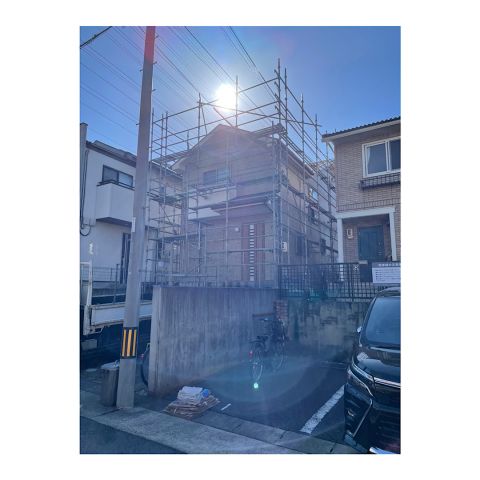 戸建ての屋根塗装用足場 ソーラーパネル取り付け工事用足場 屋根カバー工法用足場