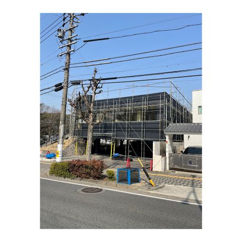 商業施設外壁改修工事用足場 商業施設防水工事用足場